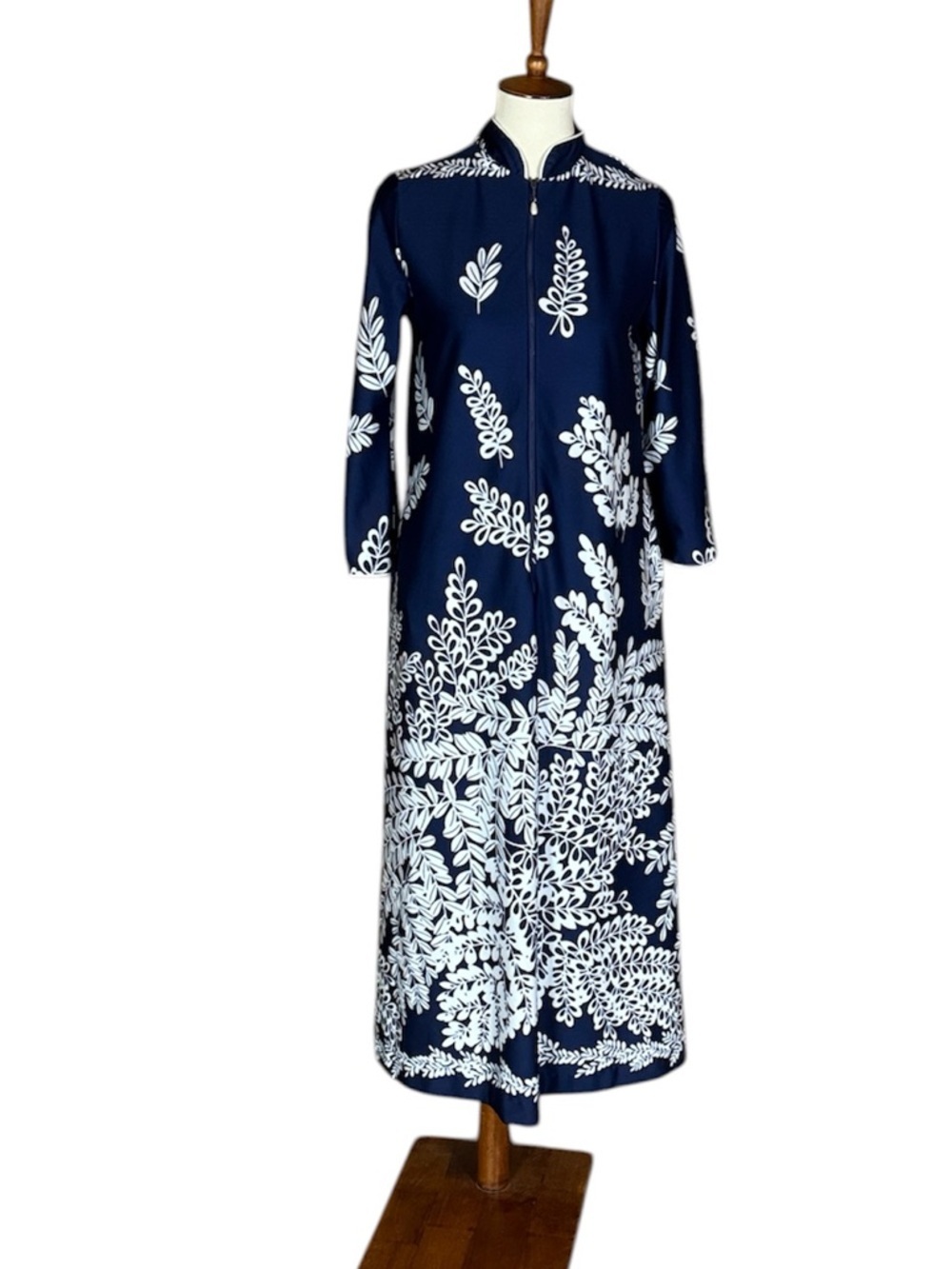 Vintage David Brown California hostess dress with blue and white print Small